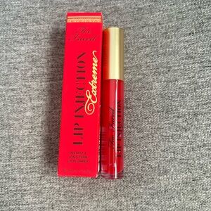 Too Faced Lip Injection Extreme - strawberry kiss
